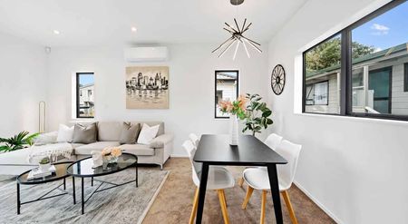 NEAR-NEW 3-BEDROOM HOME | MT ROSKILL - Photo 2