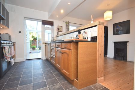 Semi-detached House to rent - Blackbrook Lane, Bromley, BR2 - Photo 4