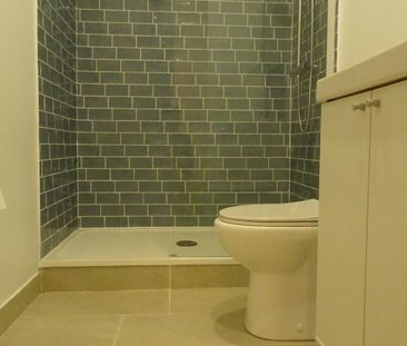 Location Appartement 2 pièces 46m² TOURNON SUR RHONE 07300 - Photo 3