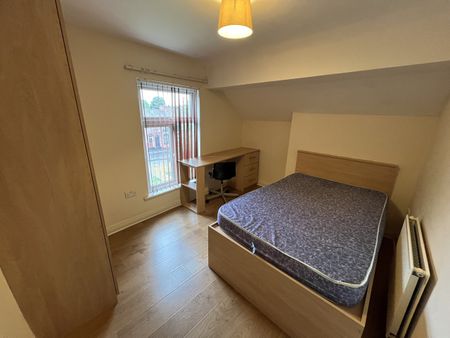 8 Bed Semi-Detached House, Egerton Road, M14 - Photo 3