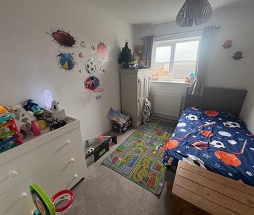 4 bedroom semi-detached house to rent - Photo 5