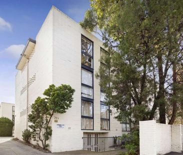 LIGHT-FILLED TWO BEDROOM APARTMENT IN PRIME LOCATION - Photo 1