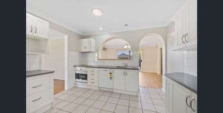 Beautifully Presented 4 Bedroom Family Home - Photo 4
