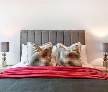 The Oakgate, Leatherhead, KT22 - Photo 2