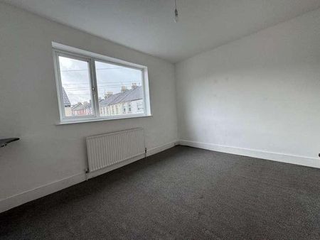 Albany Road, Chatham, ME4 - Photo 2