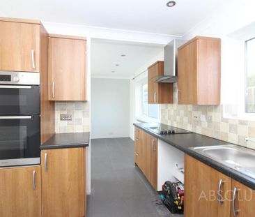 3 bedroom semi-detached house to rent - Photo 5