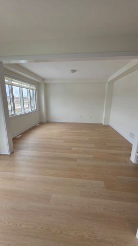 For Lease - 2 Greig Street, Brantford, Ontario - Photo 2