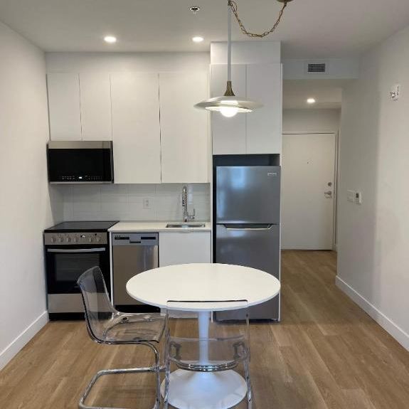 Studio - Montréal - $1,565 /mo - Photo 1