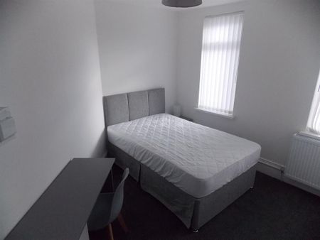 9 bedroom private hall to rent - Photo 3
