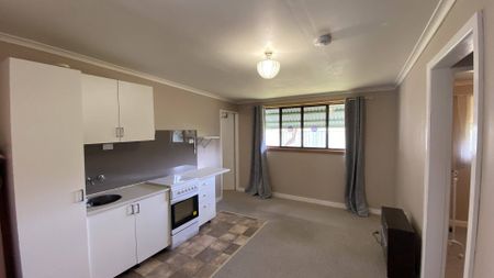 Tucked Away 2 Bedroom Flat - Photo 3