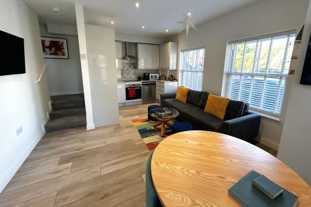 1 bedroom mews to rent - Photo 2