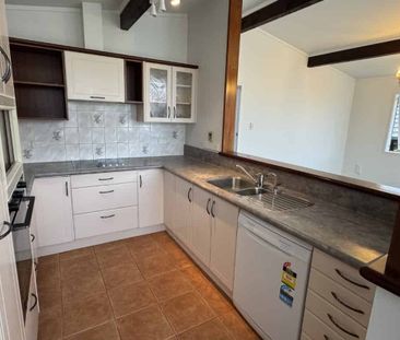 Traditional Family Living in Prime Location - Riverlea - Photo 3