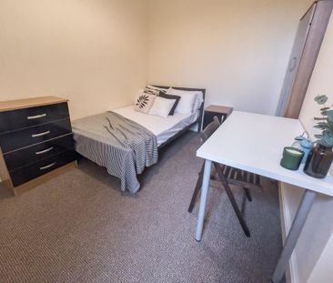 4 bedroom terraced house to rent - Photo 6