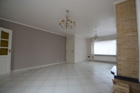 Te huur: Ruime woning met tuin en dubbele garage - Photo 3