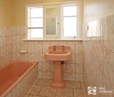 Regular Garden Maintenance Included - Photo 4