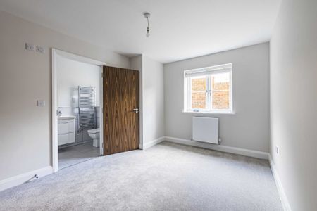 1 bed Flat for rent - Photo 2