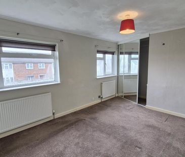 2 bedroom end of terrace house to rent - Photo 4