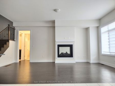 Detached Home For Lease | W8118260 - Photo 2