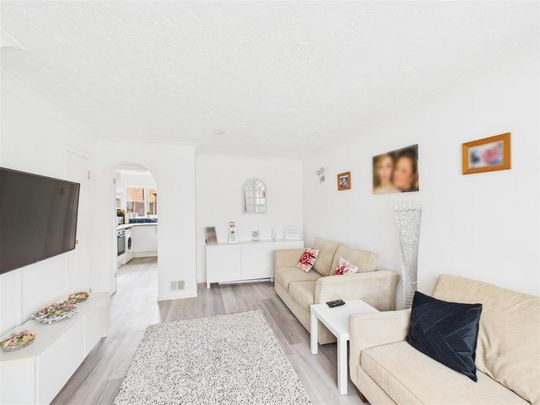 3 bedroom semi-detached house to rent - Photo 1