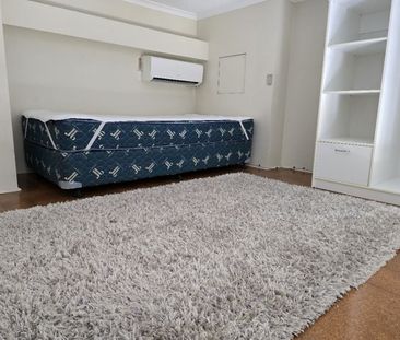 Furnished Loft in the Heart of Broadway – Prime Student Location - Photo 6