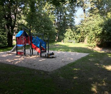 Erdgeschosswohnung mit Duschbad und Laminat - Photo 1