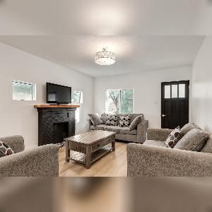 3 Bed 1 Bath Upper Suite Mount Pleasant Calgary - Photo 2