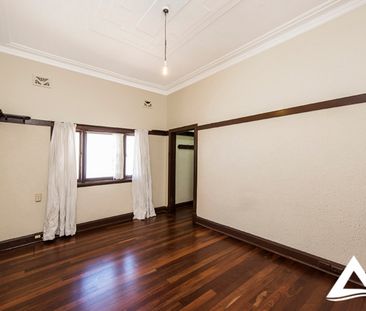 Large Character Apartment - 1 x 1 with Extra Study Space - Photo 4