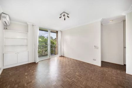 One-bedroom apartment in the heart of Marrickville - Photo 2