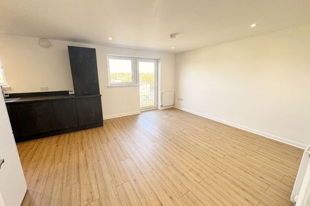 2 Bed, Flat - Photo 1