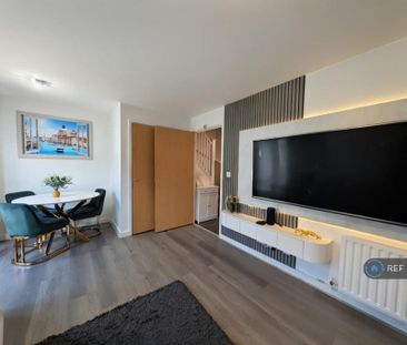 2 bedroom semi-detached house to rent - Photo 3