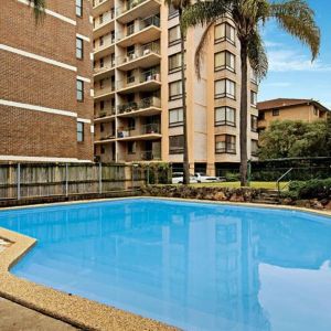 Cosy 2 Bedroom Apartment in Prime Walk toEverything Location! - Photo 3