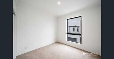 Stylish New Townhome in Aurora Estate Modern Comfort Meets Convenience - Photo 3