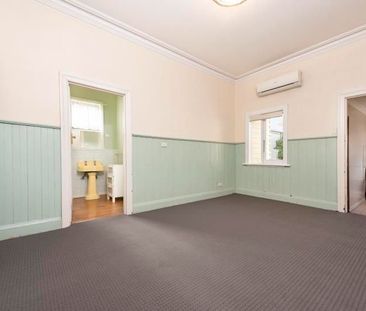 Charming and Spacious Home in the Heart of Yarraville - Photo 3