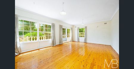 TWO STOREY MANSION WITH VIEW, WALK TO KILLARA HIGH & BUS AT DOOR - Photo 2