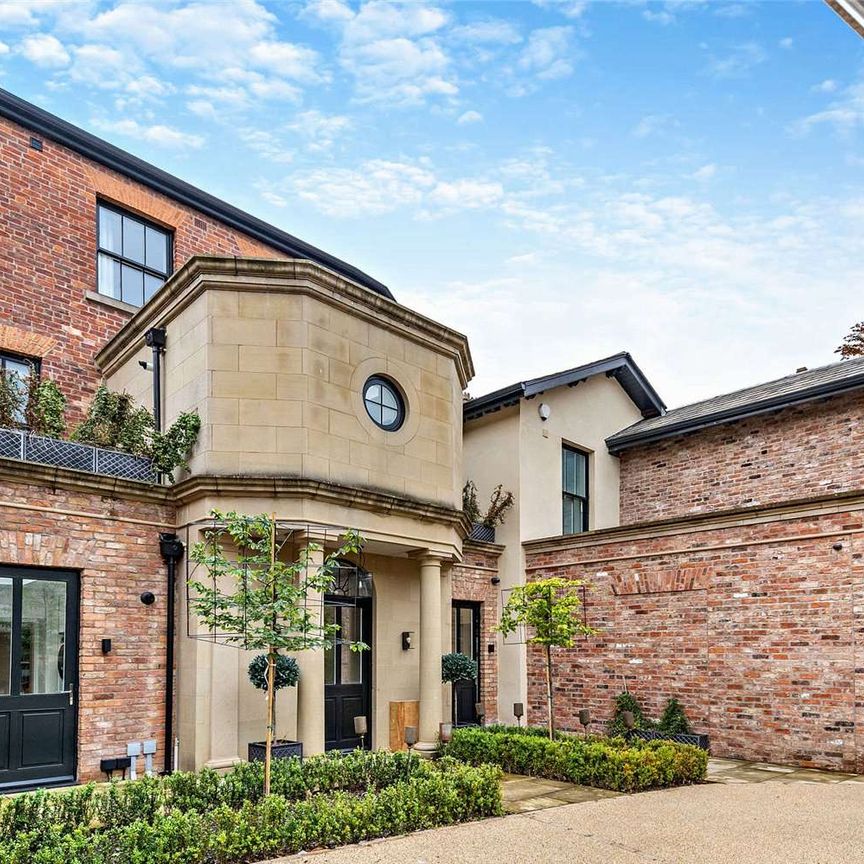 Exceptional modern home in central Alderley Edge with Gym, Bar, Games room and Wine Cellar - Photo 1