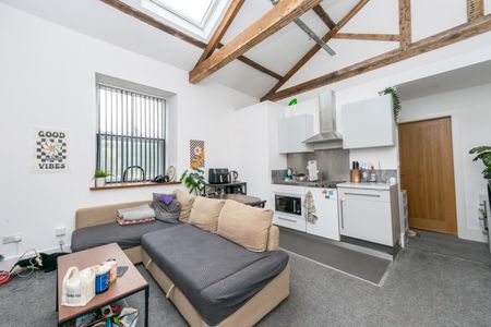 Rose & Crown Apartments, LS12 - Photo 2