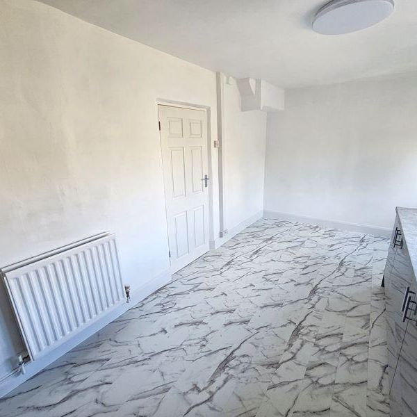 3 bedroom end of terrace house to rent - Photo 1