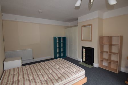 5 bed terraced house to rent in Earlham Road, Norwich, Norfolk - Photo 2