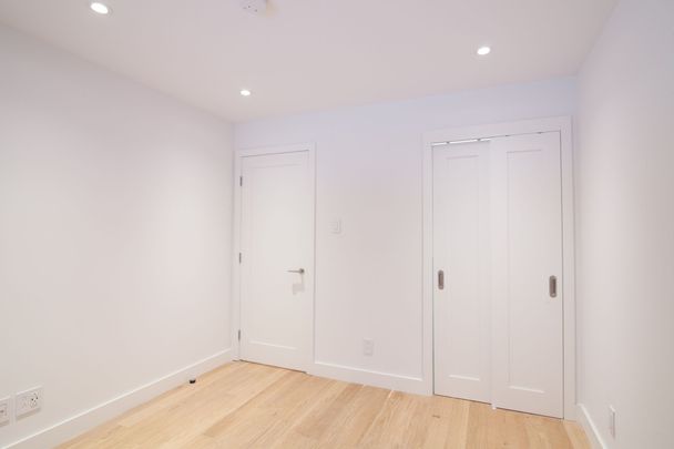 4580 Chemin Queen Mary - Photo 1