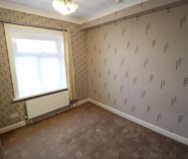 2 bedroom end of terrace house to rent - Photo 2