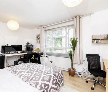 2 Bedroom, 1 bath, 1 reception Flat - Photo 4