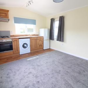 1 bedroom park home to rent - Photo 2