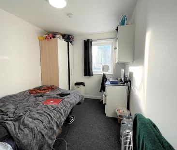 3 bedroom flat to rent - Photo 6