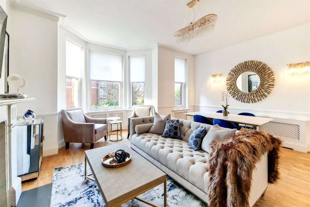 A well presented two bedroom apartment on the raised ground floor of this stunning period conversion. - Photo 1