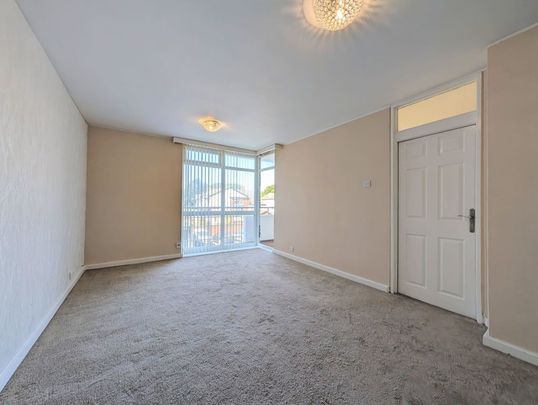 To Let – Sandown Court, Southport Town Centre, PR9 – One Bed First Floor Apt - Photo 1