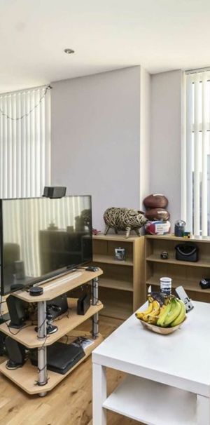 Broadway, W13, London - Photo 1