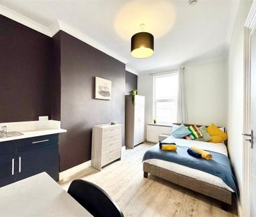 1 bedroom in a house share to rent - Photo 1