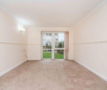 1 bedroom retirement property to rent - Photo 6