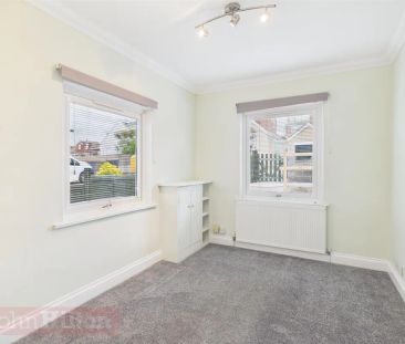 Farm Hill, Brighton - Photo 1