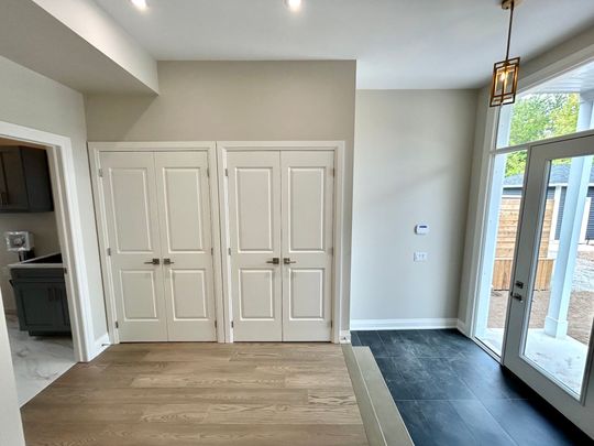 For Lease - 5091 Bridge Street Unit# Upper, Niagara Falls, Ontario - Photo 1